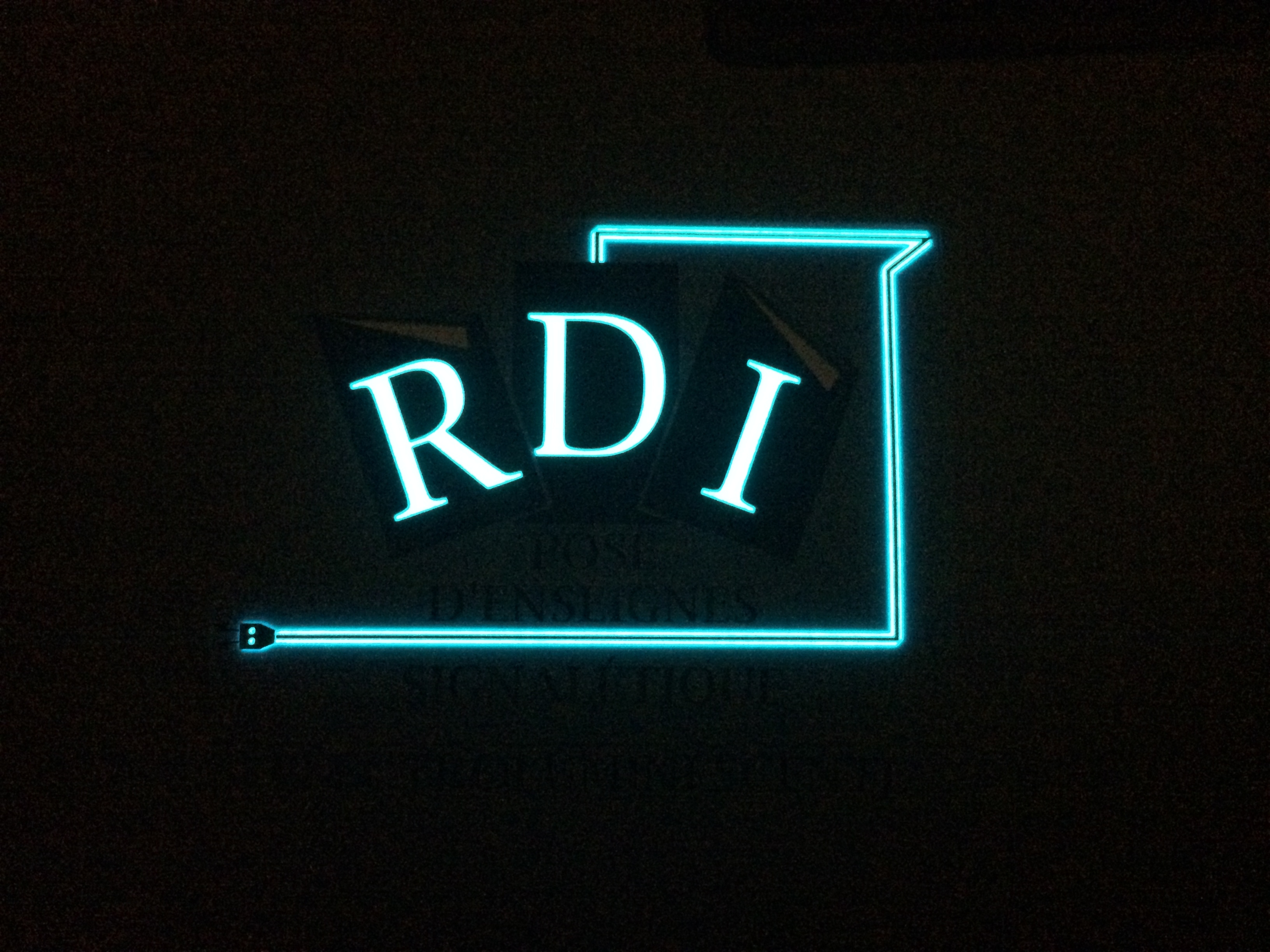 Electroluminescent store Serezin du rhone / Lyon Sud