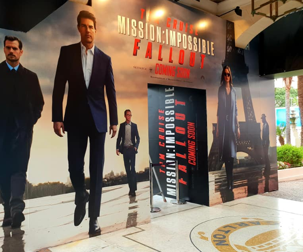 Tom Cruise ad set