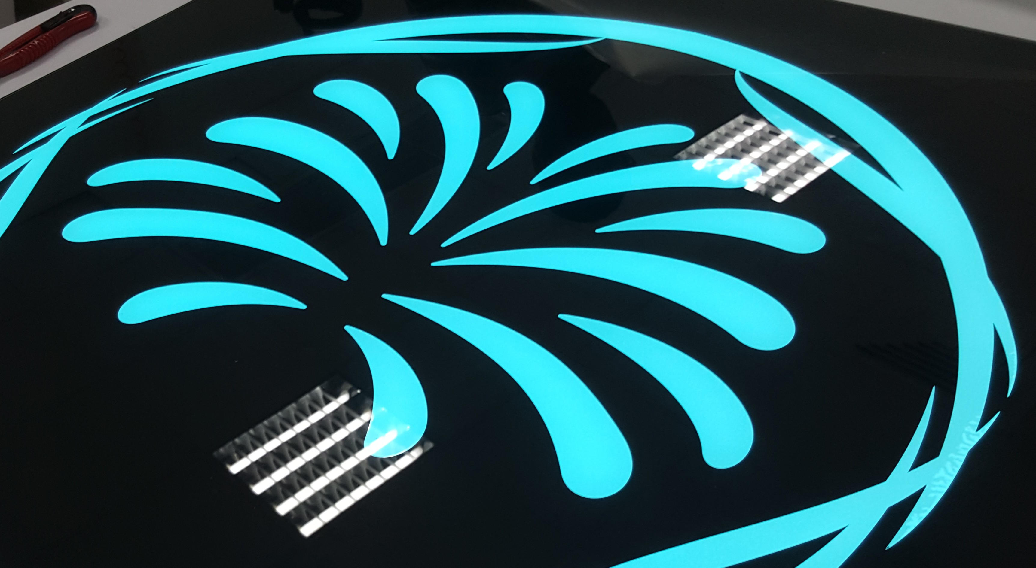 Electroluminescent store Dubai