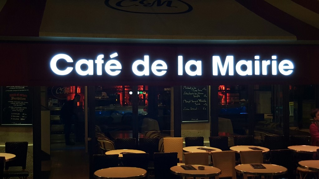 By Electroluminescent store Paris
