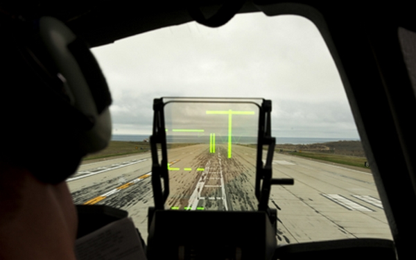 avion-chasse-atterrissage-aeroport