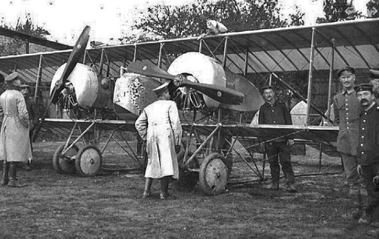 Caudron G-4 airplane