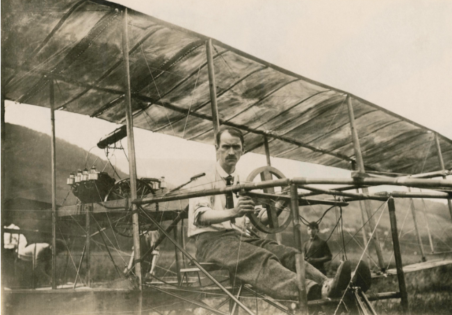 glenn-hammond-curtiss-flying