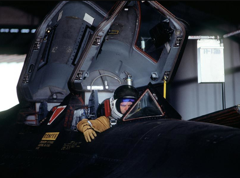 2 seats US army aircraft