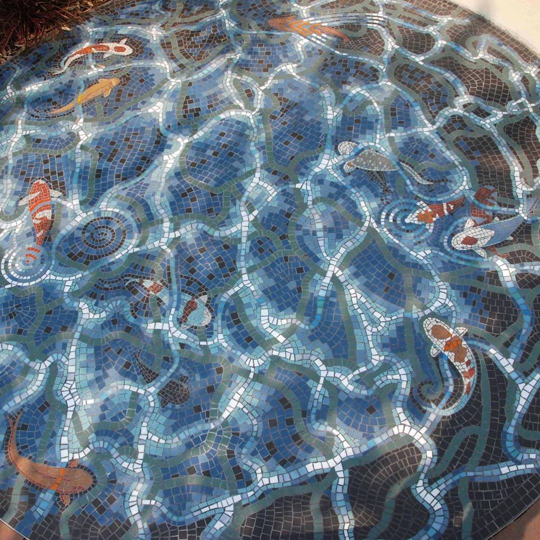 Trompe l'oeil fish water