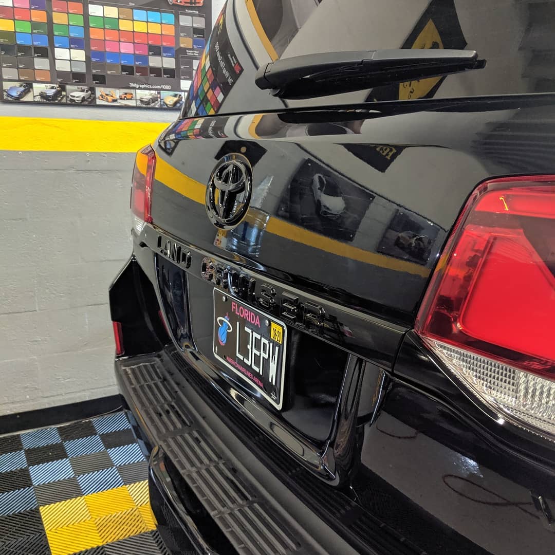 Installer Florida plate