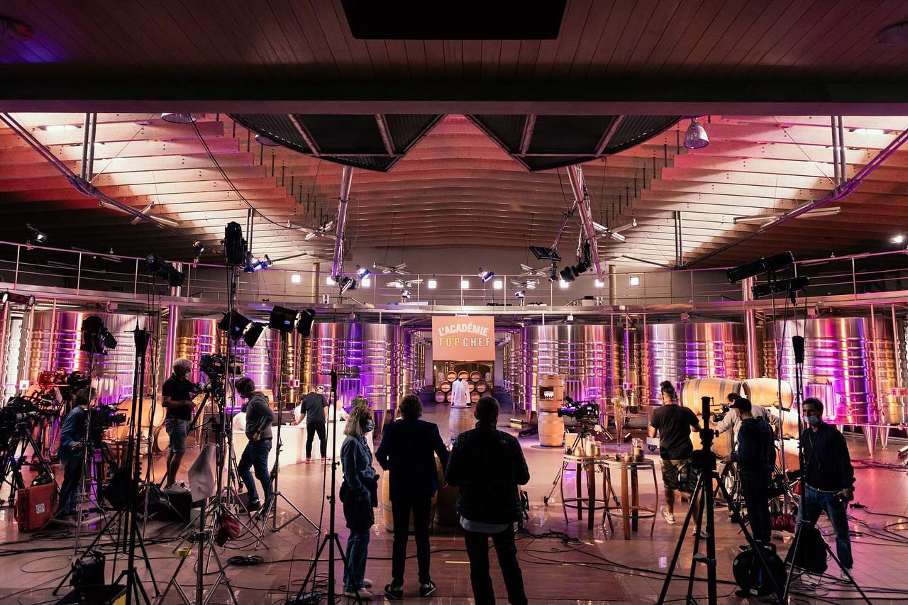M6 National TV set